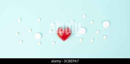 Herzinfarkt, Myokarditis Krankheit, Entzündung des Muskels, Thrombose und Herzstress, Frequenz des Herzschlags und medizinische Pillen Stockfoto