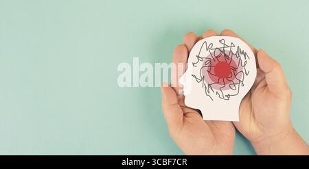 Migräne-Kopfschmerz-Anfall, Geist mit Burnout und Stress, Epilepsie, alzheimer oder Tumor im Gehirn Stockfoto