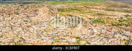 Drohnenansicht von Uchisar Castle in Kappadokien, Türkei. Stockfoto