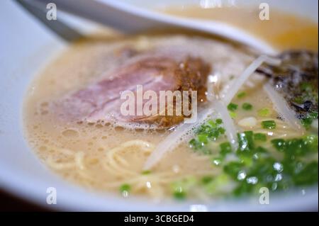 Original japanisches Rindfleisch Ramen Nudeln Suppe Nahaufnahme Stockfoto