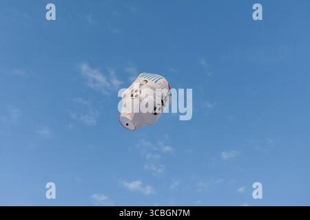 20. November 2022, Kalkutta, Westbengalen, Indien: Fans werden am 20. November 2022 in Kalkutta, Indien, mit verschiedenen Flaggen verzierte Heißluftballons zum Beginn der FIFA-Weltmeisterschaft 2022 freigesetzt (Bild: © Debarchan Chatterjee/ZUMA Press Wire) Stockfoto