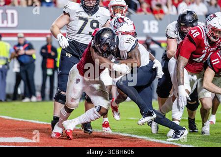 5. November 2022: Wake Forest Demon Deacons Running Back Christian Turner (0) läuft in der ersten Hälfte des NCAA-Fußballspiels im Carter-Finley Stadium in Raleigh, NC, für einen Touchdown gegen den North Carolina State Wolfpack. (Scott Kinser/CSM) (Bild: © Scott Kinser/CSM via ZUMA Press Wire) Stockfoto