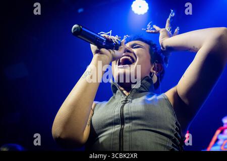 12. Februar 2023, Bangkok, Thailand: SILVY tritt am 11. Februar 2023 live bei der 18-jährigen Jubiläumsfeier des FAKE CLUB auf, einem LGBTQ Nachtclub in Bangkok, Thailand. (Kreditbild: © Matt Hunt/ZUMA Press Wire) Stockfoto