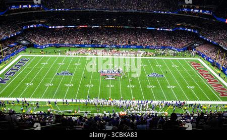 Dezember 31 2022 New Orleans LA U.S.A. die erste Serie von Spielen des Kansas State, die das NCAA Allstate Sugar Bowl zwischen Alabama Crimson Tide und den Kansas State Wildcats starteten. Im Caesars Superdome New Orleans, LA Thurman James / CSM (Kreditbild: © Thurman James/CSM via ZUMA Press Wire) Stockfoto