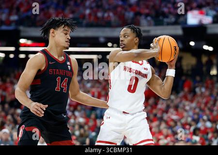 11. November 2022: Wisconsin Badgers bewachen Jahcobi Neath (0) während des NCAA Basketballspiels zwischen den Stanford Cardinals und den Wisconsin Badgers in der Brew City Battle auf dem American Family Field in Milwaukee, WI. Darren Lee/CSM (Bild: © Darren Lee/CSM via ZUMA Press Wire) Stockfoto