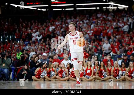 11. November 2022: Wisconsin Badgers Stürmer Tyler Wahl (5) während des NCAA Basketballspiels zwischen den Stanford Cardinals und den Wisconsin Badgers in der Brew City Battle auf dem American Family Field in Milwaukee, WI. Darren Lee/CSM (Bild: © Darren Lee/CSM via ZUMA Press Wire) Stockfoto