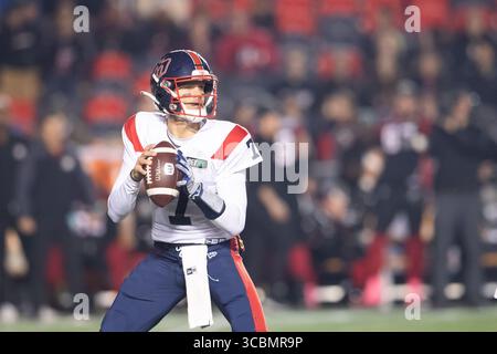 14. Oktober 2022: Montreal Alouettes Quarterback Trevor Harris (7) setzt sich für das CFL-Spiel zwischen den Montreal Alouettes und den Ottawa Redblacks im TD Place Stadium in Ottawa, Kanada, ein. Daniel Lea/CSM. (Foto: © Daniel Lea/CSM via ZUMA Press Wire) Stockfoto