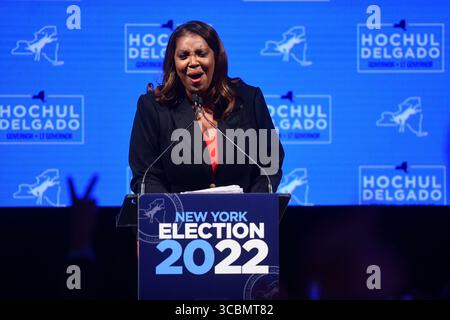 8. November 2022: New York State Attorney General Letitia James spricht am Dienstag, den 8. November 2022, in Manhattan. (Foto: © Barry Williams/New York Daily News via ZUMA Press Wire) Stockfoto