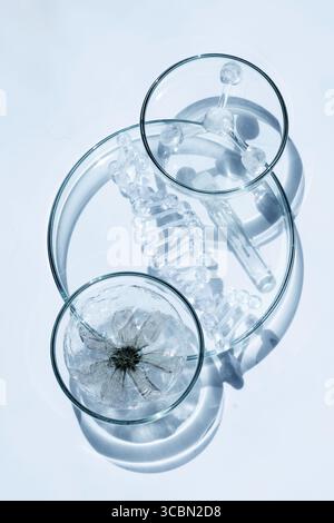 Abstraktes kosmetisches Labor. Chemische Laborforschung. Kosmetische Essenz. Wissenschaftliche Eleganz Stockfoto