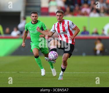 London, Großbritannien. August 2025. London, England, 08. August 2025: Yehor Yarmoliuk (18 Brentford) kontrolliert den Ball während des Freundschaftsspiels zwischen Brentford und Borussia Mönchengladbach im Gtech Community Stadium in London. (Jay Patel/SPP) Credit: SPP Sport Press Photo. /Alamy Live News Stockfoto