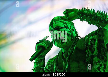 Jaromer, Tschechische Republik. August 2025. Die norwegische Black Metal Band Mayhem Sängerin Attila Csihar beim 28. Brutal Assault Extreme Music Festival in der Festung Josefov bei Jaromer, Bezirk Nachod, Region Hradec Kralove, Tschechische Republik, 8. August, 2025. Quelle: David Tanecek/CTK Photo/Alamy Live News Stockfoto