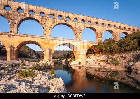 Römisches Aquädukt - Pont du Gard in der Nähe von Vers-Pont-du-Gard, Okzitanien, Frankreich Stockfoto
