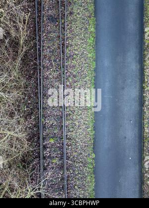 Der Rheinische Esel-Radweg, eine ehemalige Bahnstrecke entlang alter Bahngleise, Luftaufnahme, Deutschland, Nordrhein-Westfalen, Ruhrgebiet, Witten Stockfoto