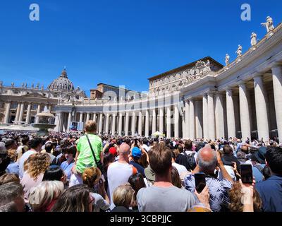 Eine der ersten Audienzen am Mittwoch, die Papst leo XIV. Gab Stockfoto