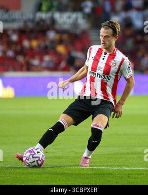 London, Großbritannien. August 2025. London, England, 08. August 2025: Yehor Yarmoliuk (18 Brentford) am Ball während des Freundschaftsspiels zwischen Brentford und Borussia Mönchengladbach im Gtech Community Stadium in London. (Jay Patel/SPP) Credit: SPP Sport Press Photo. /Alamy Live News Stockfoto