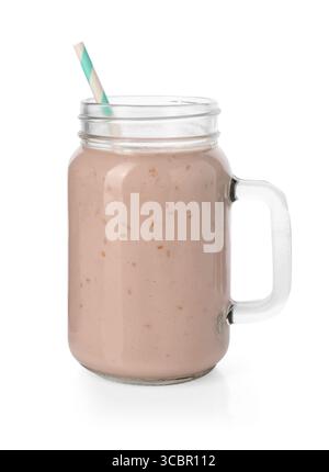 Leckerer Himbeer-Milchshake im einmachglas isoliert auf weiß Stockfoto