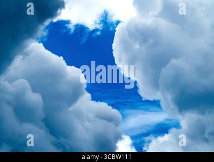 Hole in the Dark und dramatische Sturmwolken Stockfoto
