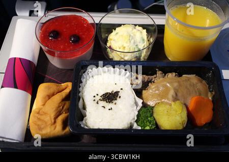 Essen der Economy Class: Rinderschale Stockfoto