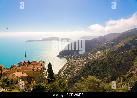 Blick auf die Küste vom Gipfel des Berges Stockfoto