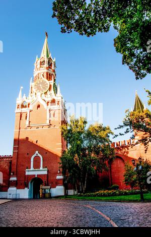 Moskau, Russland, 24. August 2015, Festung des Kremls aus rotem Ziegelstein Stockfoto