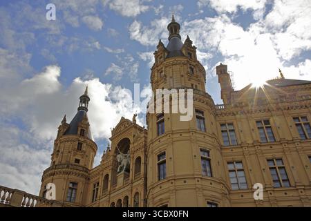 Renaissanceschloss, landtag Mecklenburg-Vorpommern, Innenhof, Hintergrundbeleuchtung, Blick nach oben, Ansicht, Schwerin, Mecklenburg-Westkerne Stockfoto