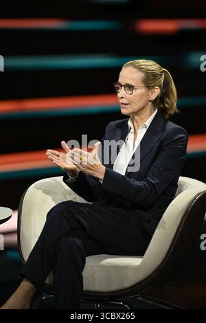 Prof. Frauke Brosius-Gersdorf Juristin 07/25 Ihre Prof. Frauke Brosius-Gersdorf am 15. Juli 2025 in Markus Lanz TV Fernsehen Talkshow Talkshow Talkshow Deutschland deutsch deutsche Frau Schriftstellerin Literatur Autorin Verfassungsrechtlerin Professorin deutsche Rechtsanwältin Fachanwältin Journalistin Journalistin Autorin hoch halb sitzend sprechend gestikuliert *** Prof Frauke Brosius Gersdorf Rechtsanwältin 07 25 ihr Prof Frauke Brosius Gersdorf am 15. Juli 2025 in Markus Lanz TV Talkshow Stockfoto