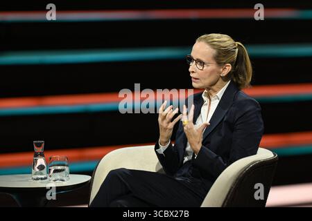 Prof. Frauke Brosius-Gersdorf Juristin 07/25 Ihre Prof. Frauke Brosius-Gersdorf am 15. Juli 2025 in Markus Lanz TV Fernsehen Talkshow Talkshow Talkshow Deutschland deutsch deutsche Frau Schriftstellerin Literatur Autorin Verfassungsrechtlerin Professorin deutsche Rechtsanwältin Fachanwältin Journalistin Journalistin Autorin quer halb sitzend sprechend gestikuliert *** Prof Frauke Brosius Gersdorf Rechtsanwältin 07 25 ihr Prof Frauke Brosius Gersdorf am 15. Juli 2025 in Markus Lanz TV Talkshow Stockfoto