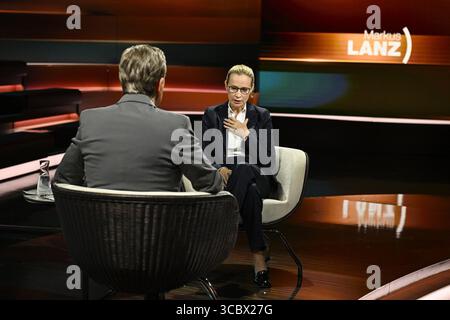 Markus Lanz mit Prof. Frauke Brosius-Gersdorf 07/25 ihr Markus Lanz und Prof. Frauke Brosius-Gersdorf am 15. Juli 2025 in Markus Lanz TV Fernsehen Talkshow Talkshow Talkshow Deutschland deutsch deutsche Frau Schriftstellerin Literatur Juristin Autorin Verfassungsrechtlerin Professorin Verfassungsgericht Mann Italien italienisch italienisch-deutscher Moderator Fotografie Fotograf Journalistin Journalistin Journalistin Journalistin Journalistin Journalistin Journalistin Journalistin Journalistin Autorin Autorin Gastgeberin deutsch-italienischer Moderatorin Fotograf sprechender gestikuliert *** Markus Lanz Wit Stockfoto