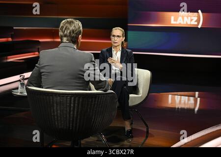 Markus Lanz mit Prof. Frauke Brosius-Gersdorf 07/25 ihr Markus Lanz und Prof. Frauke Brosius-Gersdorf am 15. Juli 2025 in Markus Lanz TV Fernsehen Talkshow Talkshow Talkshow Deutschland deutsch deutsche Frau Schriftstellerin Literatur Juristin Autorin Verfassungsrechtlerin Professorin Verfassungsgericht Mann Italien italienisch italienisch-deutscher Moderator Fotografie Fotograf Journalistin Journalistin Journalistin Journalistin Journalistin Journalistin Journalistin Journalistin Journalistin Autorin Autorin Gastgeberin deutsch-italienischer Moderatorin Fotograf sprechender gestikuliert *** Markus Lanz Wit Stockfoto