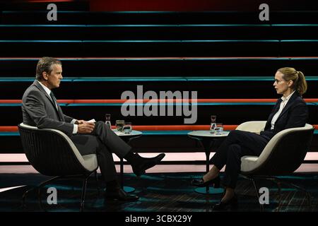 Markus Lanz mit Prof. Frauke Brosius-Gersdorf 07/25 ihr Markus Lanz und Prof. Frauke Brosius-Gersdorf am 15. Juli 2025 in Markus Lanz TV Fernsehen Talkshow Talkshow Talkshow Deutschland deutsch deutsche Frau Schriftstellerin Literatur Juristin Autorin Verfassungsrechtlerin Professorin Verfassungsgericht Mann Italien italienisch italienisch-deutscher Moderator Fotografie Fotograf Journalistin Journalistin Journalistin Journalistin Journalistin Journalistin Journalistin Journalistin Journalistin Autorin Autorin Gastgeberin deutsch-italienischer Moderatorin Fotografin quer ganz Profil freistellbar sitzend sprechend *** Markus Lanz Wit Stockfoto