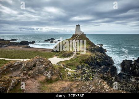Stufen führen zum Leuchtturm von Llanddwyn an der Spitze von Llanddwyn Island in der Nähe von Newborough warren auf Anglesey UK Stockfoto