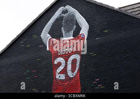 Liverpool, Großbritannien. August 2025. Ein neues Wandgemälde „Forever 20 Diogo Jota“, entworfen von MurWalls, das auf der Sybil Road in Anfield zu Ehren des verstorbenen Liverpool-Fußballvereins und des portugiesischen internationalen Stürmers gesehen wurde. (Credit Image: © Dinendra Haria/SOPA Images via ZUMA Press Wire) NUR REDAKTIONELLE VERWENDUNG! Nicht für kommerzielle ZWECKE! Stockfoto