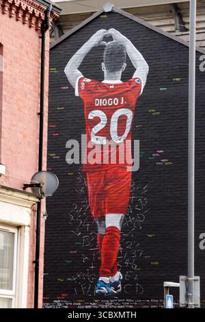 Liverpool, Großbritannien. August 2025. Ein neues Wandgemälde „Forever 20 Diogo Jota“, entworfen von MurWalls, das auf der Sybil Road in Anfield zu Ehren des verstorbenen Liverpool-Fußballvereins und des portugiesischen internationalen Stürmers gesehen wurde. (Foto: Dinendra Haria/SOPA Images/SIPA USA) Credit: SIPA USA/Alamy Live News Stockfoto