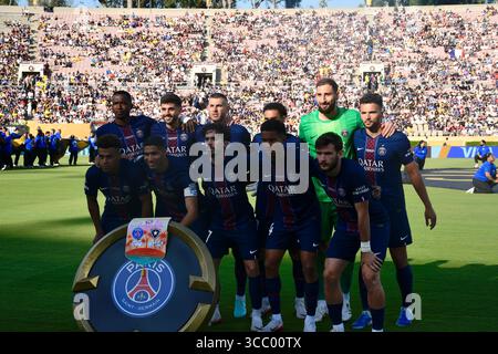Paris Saint-Germain gegen Botafogo, das Spiel der FIFA Club-Weltmeisterschaft, die französischen und brasilianischen Fußballmannschaften im vollen Stadion und jubeln die Fans an. Stockfoto