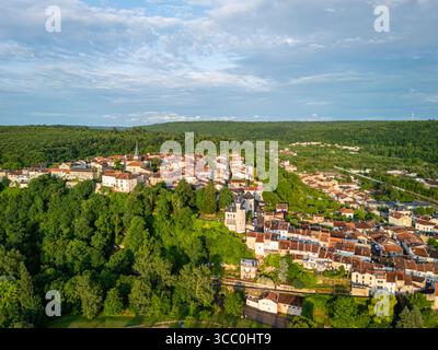 Abendflug über LIverdun, Grand Est, Meurthe-et-Moselle, Frankreich Stockfoto