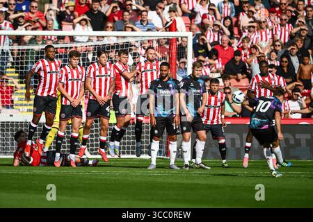 Sheffield, Großbritannien. August 2025. Scott Twine aus Bristol City erzielt 0-1 beim Spiel der Sheffield United vs Bristol City Sky Bet Championship in der Bramall Lane, Sheffield. Der Bildnachweis sollte lauten: Craig Thomas/Sportimage Credit: Sportimage Ltd/Alamy Live News Stockfoto