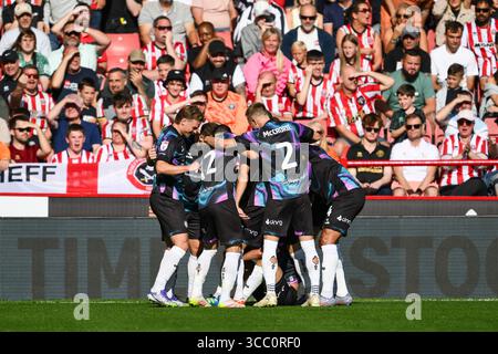 Sheffield, Großbritannien. August 2025. Scott Twine aus Bristol City feiert sein Ziel, es 0-1 während des Spiels Sheffield United vs Bristol City Sky Bet Championship in der Bramall Lane in Sheffield zu erreichen. Der Bildnachweis sollte lauten: Craig Thomas/Sportimage Credit: Sportimage Ltd/Alamy Live News Stockfoto