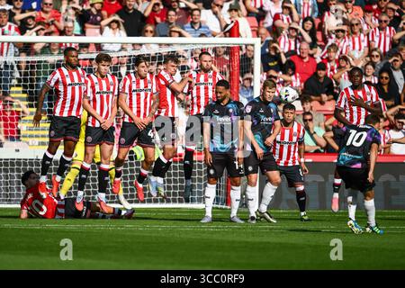 Sheffield, Großbritannien. August 2025. Scott Twine aus Bristol City erzielt 0-1 beim Spiel der Sheffield United vs Bristol City Sky Bet Championship in der Bramall Lane, Sheffield. Der Bildnachweis sollte lauten: Craig Thomas/Sportimage Credit: Sportimage Ltd/Alamy Live News Stockfoto