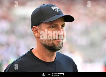 vor Spielbeginn: Trainer Sebastian Hoeness VfB Stuttgart Porträt VfB Stuttgart vs FC Bologna 09.08.2025 DFL-VORSCHRIFTEN VERBIETEN JEDE VERWENDUNG VON FOTOGRAFIEN ALS BILDSEQUENZEN UND/ODER QUASI-VIDEO Stockfoto