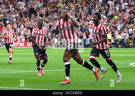 Sheffield, Großbritannien. August 2025. Tyrese Campbell von Sheffield United feiert sein Ziel, es 1-1 während des Spiels Sheffield United vs Bristol City Sky Bet Championship in der Bramall Lane in Sheffield zu erreichen. Der Bildnachweis sollte lauten: Craig Thomas/Sportimage Credit: Sportimage Ltd/Alamy Live News Stockfoto