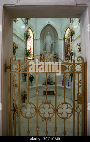 Wheat Ridge, Colorado – Ein Zimmer im Tower of Memories, einem Mausoleum auf dem Crown Hill Cemetery, auch bekannt als Olinger Cemetery. Stockfoto
