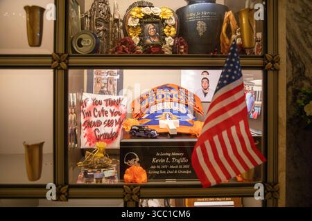Wheat Ridge, Colorado - Asche der Verstorbenen und Erinnerungen werden in den Kabinen des Tower of Memories aufbewahrt, einem Mausoleum auf dem Crown Hill Cemetery, ebenfalls k Stockfoto