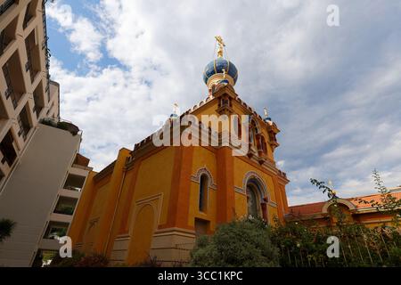 Die Russische Kirche, Menton Frankreich. Der dänische Architekt Tersling, der 1892 diese kleine russische Kirche erbaute, deren Inneres reich mit Wwa verziert ist Stockfoto