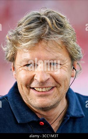 Kaiserslautern, Deutschland. August 2025. Fußball: Bundesliga 2, 1. FC Kaiserslautern - FC Schalke 04, Spieltag 2, Fritz Walter Stadion. Schalkes Sportdirektor Youri Mulder ist im Stadion. Hinweis: Uwe Anspach/dpa - WICHTIGER HINWEIS: Gemäß den Vorschriften der DFL Deutschen Fußball-Liga und des DFB Deutschen Fußball-Bundes ist es verboten, im Stadion und/oder des Spiels aufgenommene Fotografien in Form von sequenziellen Bildern und/oder videoähnlichen Fotoserien zu verwenden oder zu verwenden./dpa/Alamy Live News Stockfoto