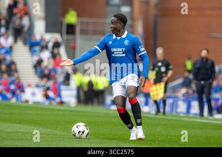 Glasgow, Großbritannien. August 2025. Rangers FC spielte Dundee FC im Ibrox Stadium, Glasgow, Schottland, in ihrem ersten Heimspiel in der schottischen Premiership von William Hill. Das Ergebnis war die Rangers 1:1 Dundee. Djeidi Gassama (R23) mit dem Ball.Credit: Findlay/Alamy Live News Stockfoto