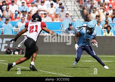 Toronto, Ontario, Kanada. August 2025. Toronto Argonauts Wide Receiver Janarion Grant #3 gibt den Kick in der ersten Halbzeit während des CFL-Fußballspiels 2025 in Woche 10 auf dem BMO Field zurück. Am 9. August 2025 in Toronto, Kanada. (Kreditbild: © Leonardo Ramirez/eyepix via ZUMA Press Wire) NUR REDAKTIONELLE VERWENDUNG! Nicht für kommerzielle ZWECKE! Stockfoto