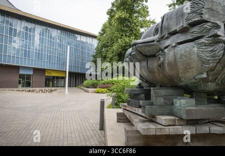 Skulptur der Kopf der Erfindung von Eduardo Paolozzi, Design Museum London, Kensington, London, England, Großbritannien Stockfoto
