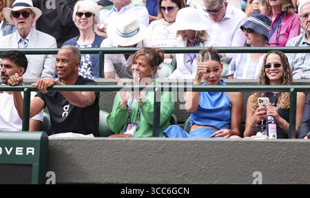 Ben Shelton Team in der Spielerbox, Vater Brian, Mutter Lisa, Freundin Trinity Rodman und Schwester Emma Shelton bei den Wimbledon Championships 2025 Stockfoto