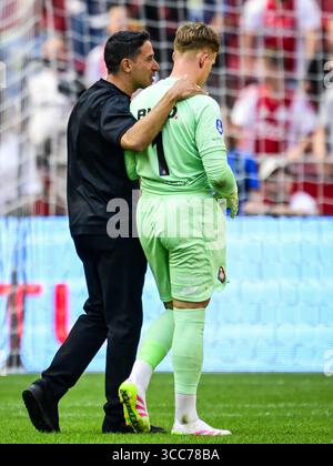 AMSTERDAM: Telstar-Trainer Anthony Correia, Telstar-Torhüter Ronald Koeman Jr. nach dem niederländischen Eredivisie-Spiel zwischen Ajax Amsterdam und Telstar in der Johan Cruijff Arena am 10. August 2025 in Amsterdam, Niederlande. ANP OLAF KRAAK Stockfoto