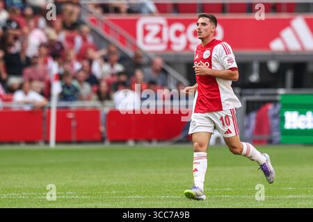 Amsterdam, Niederlande. August 2025. AMSTERDAM, NIEDERLANDE - 10. AUGUST: Oscar Gloukh vom AFC Ajax, der während des niederländischen Eredivisie-Spiels zwischen AFC Ajax und SC Telstar in der Johan Cruijff Arena am 10. August 2025 in Amsterdam, Niederlande, lief. (Foto: Ben Gal/Orange Pictures) Credit: Orange Pics BV/Alamy Live News Stockfoto